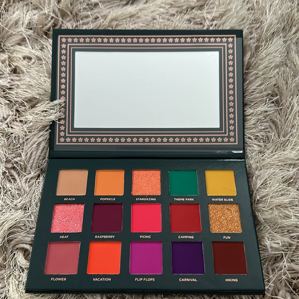 Ace Beaute Nostalgia eyeshadow palette new to without box.